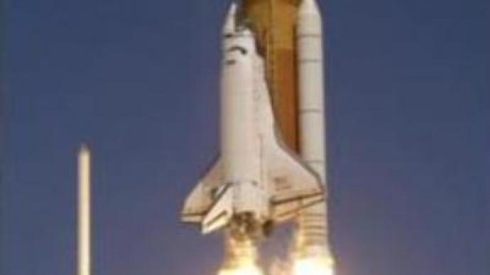 Atlantis heads towards ISS