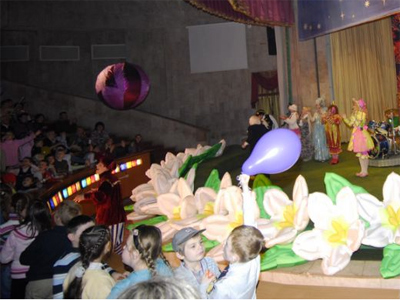 ‘Not a place for such kids’ – Moscow theater denies autistic group access