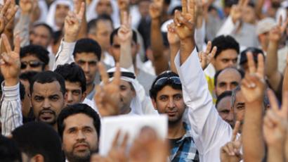Teargas used to subdue schoolboys protesting Bahraini arrest
