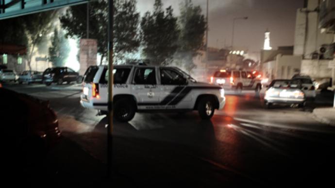 Bahrain uprising: Police fire tear gas, rubber bullets on protesters (PHOTOS)