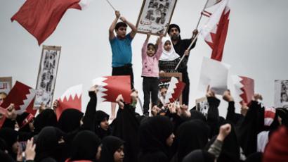 Teargas used to subdue schoolboys protesting Bahraini arrest