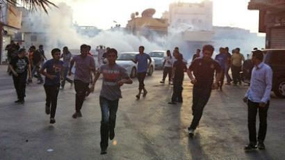 Bahrain riot police fire tear gas, stun grenades on protesters