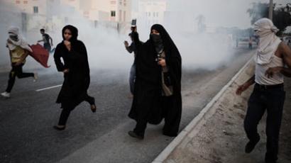 Teargas used to subdue schoolboys protesting Bahraini arrest