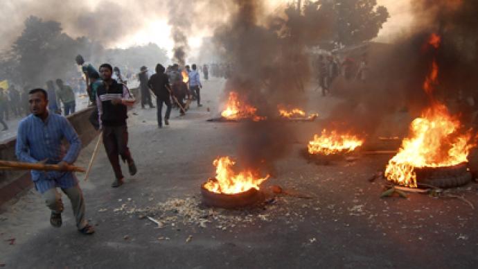 One dead, scores injured as Bangladeshi police use live ammunition on protesters (PHOTOS)