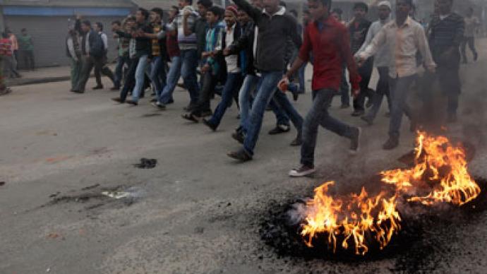 4 killed, 600 injured as Bangladesh protests turn violent (PHOTOS)