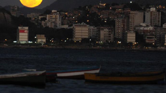 Kind of Blue: Second full moon in month fills night sky (PHOTOS)