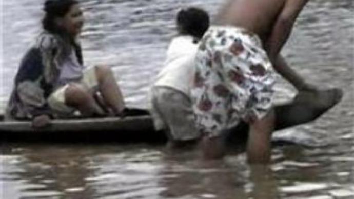 Bolivia flood makes thousands homeless