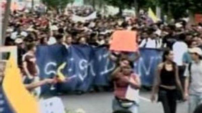 Caracas: Rally to support Chavez's media policy