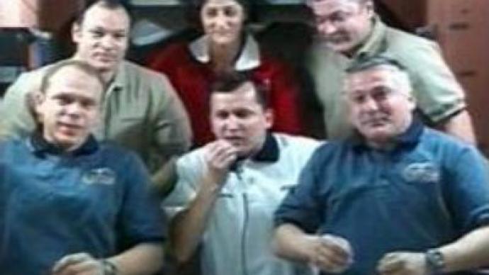 Charles Simonyi gets extra day in space