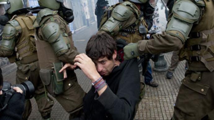 Mass arrests in Chile after police teargas student protest