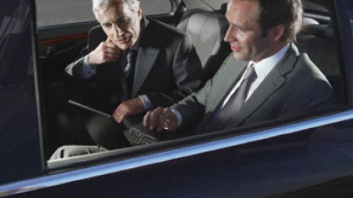 Hi-tech con gang cheats posh car drivers