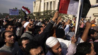 Morsi returns to palace as protesters block entrance (PHOTOS)