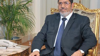 Morsi returns to palace as protesters block entrance (PHOTOS)