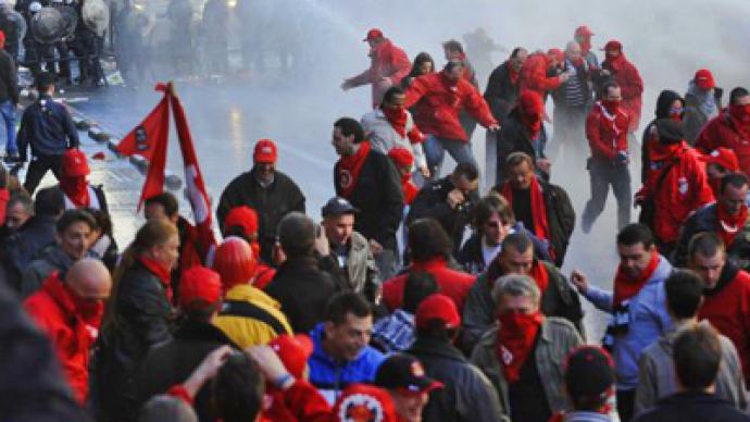 Europeans against austerity cuts: thousands clash with police in Brussels