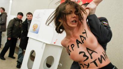 Pre-game warm up: FEMEN activists strip in protest against Euro 2012 (VIDEO)