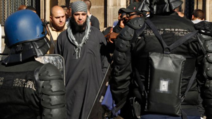 French police break up anti-Muslim film demonstration, briefly detaining over 100 (PHOTOS)
