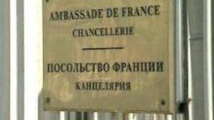 French embassy in Moscow temporarily stops issuing visas for bus tours