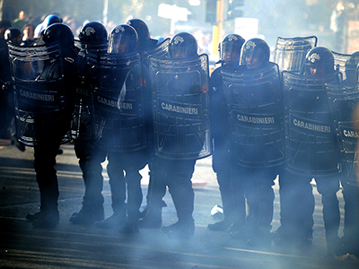 Thousands of Spanish police officers march against austerity (PHOTOS ...