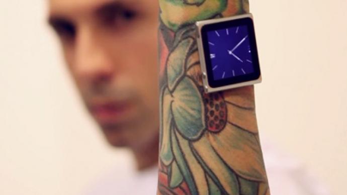 No strings attached: Man inserts magnets into wrist to hold iPod (PHOTOS)