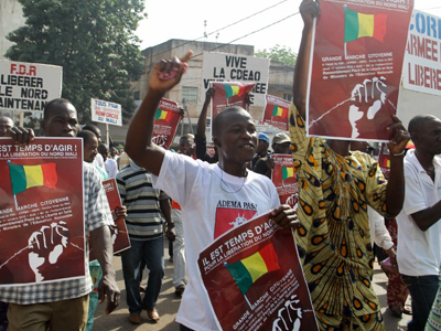 Islamic hardliners in Mali increase threats as France pushes for intervention