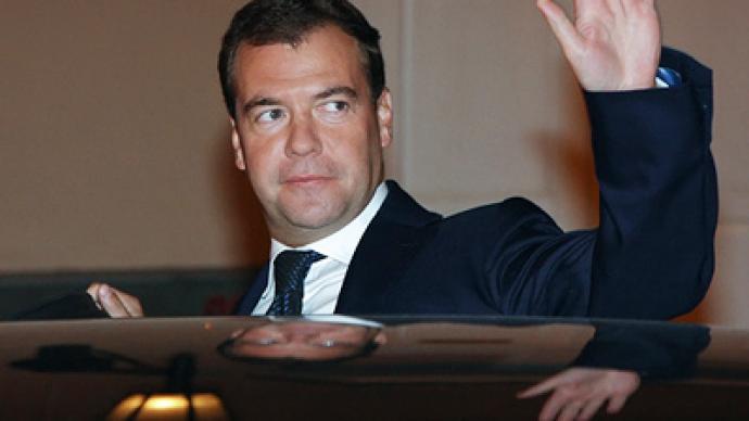 Medvedev heads to India to sign trade pacts
