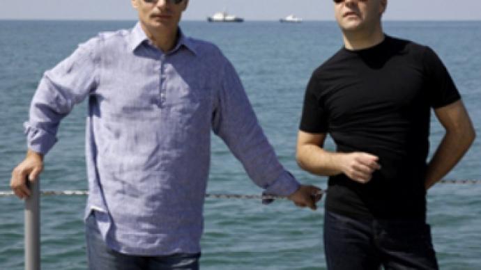 Medvedev’s and Putin’s approval rate rises