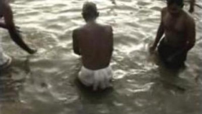 Millions of pilgrims gather in India to cleanse sins