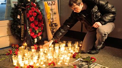 Muscovites observe minute of silence for victims of Domodedovo blast