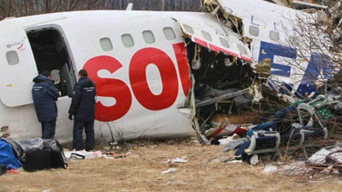 Plane makes emergency landing, two passengers killed
