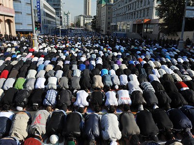 Russian Muslims swarm Moscow for ‘Feast of Sacrifice’ (PHOTOS) — RT ...