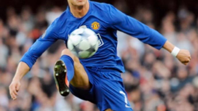 Ronaldo pulls Red Devils into final