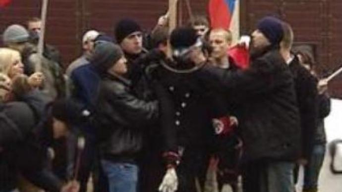 Russian activists defend Soviet monuments in Estonia