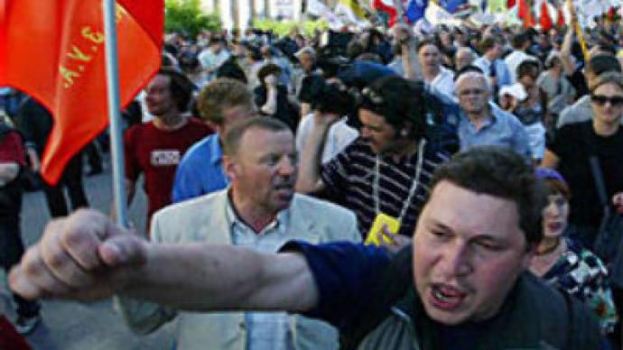 Russian trade unions teach teenagers to strike (ITAR TASS)