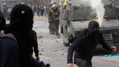 Chilean students clash with police in protest for free education