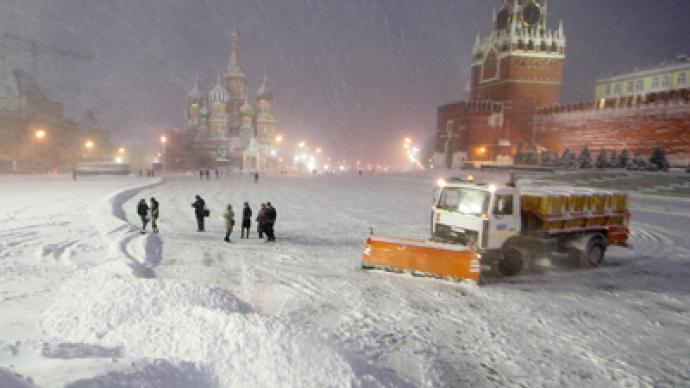 Snowiest winter in 100 years paralyzes Moscow traffic for 3,500 km (PHOTOS)