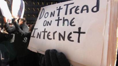 Obama gives himself control of all communication systems in America