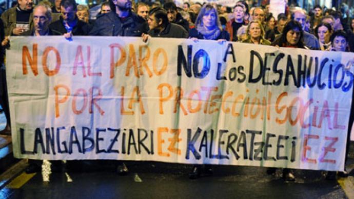 Evicted Spaniard's suicide brings thousands to the streets (PHOTOS)