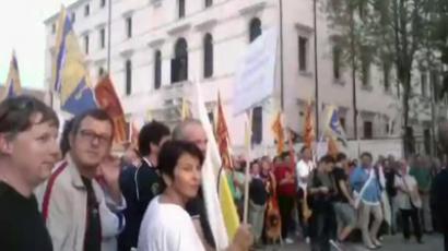 Hundreds of Verona residents rally for independence