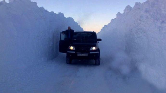 Snowpocalypse Russia: 'Snow tsunami' swallows streets, cars, buildings (PHOTOS)