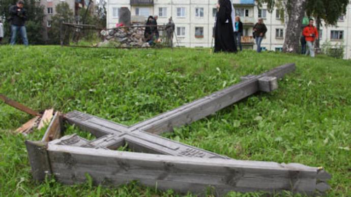 MP says cross cutting ‘Satanist’ pro-Pussy Riot stunt