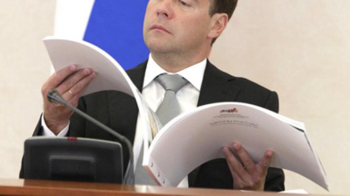 Medvedev wants billionaires to teach in schools
