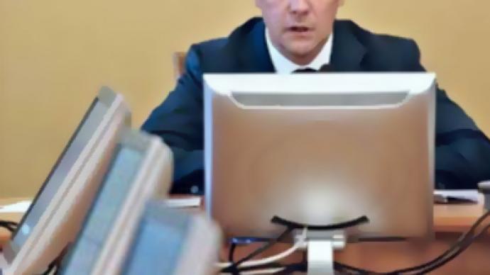 Medvedev to control implementation of his orders online