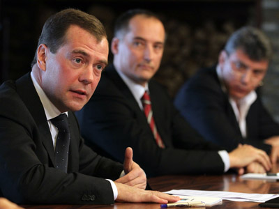 Medvedev mulls banning third presidential term