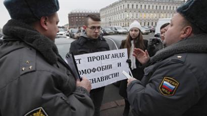 Прочел. Много эротика он и она того чтобы критиковать