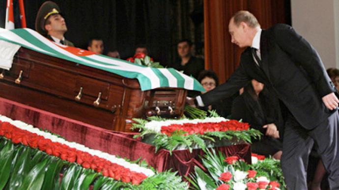 Putin pays last respects to Abkhaz president