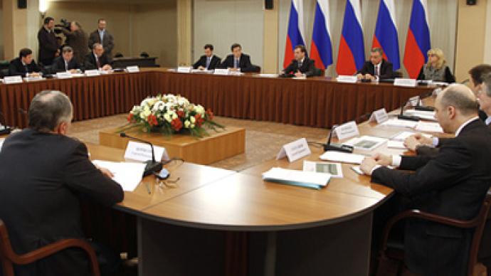 Medvedev insists government tackle unemployment better
