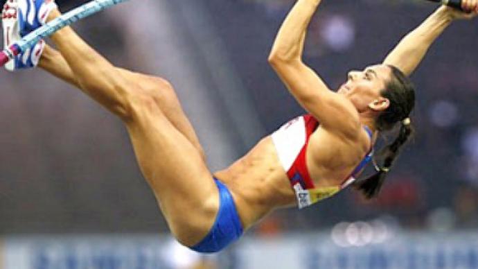 Pole vault queen Isinbayeva set to return after year-long hiatus