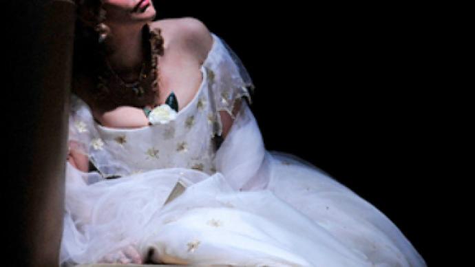 All eyes on opera stars