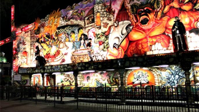 Muslims and police fight at New York theme park