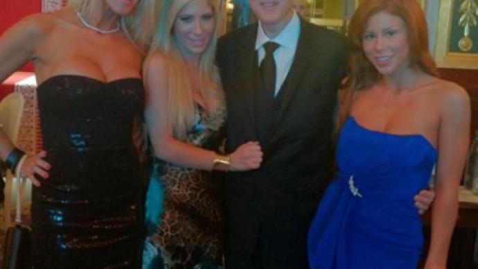 Bill Clinton caught surrounded by porn stars